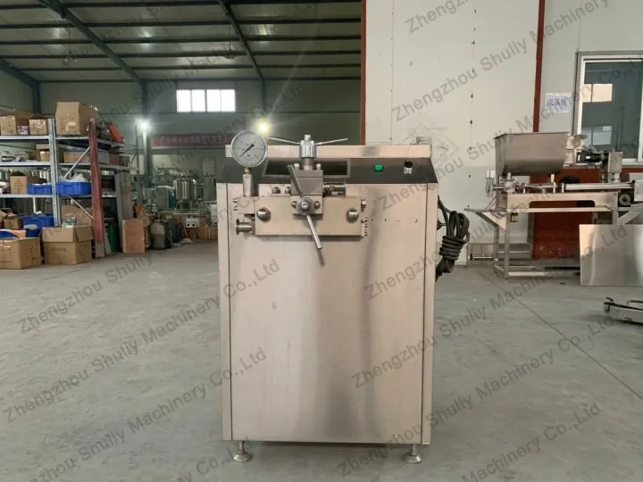 Yogurt homogenizing machine